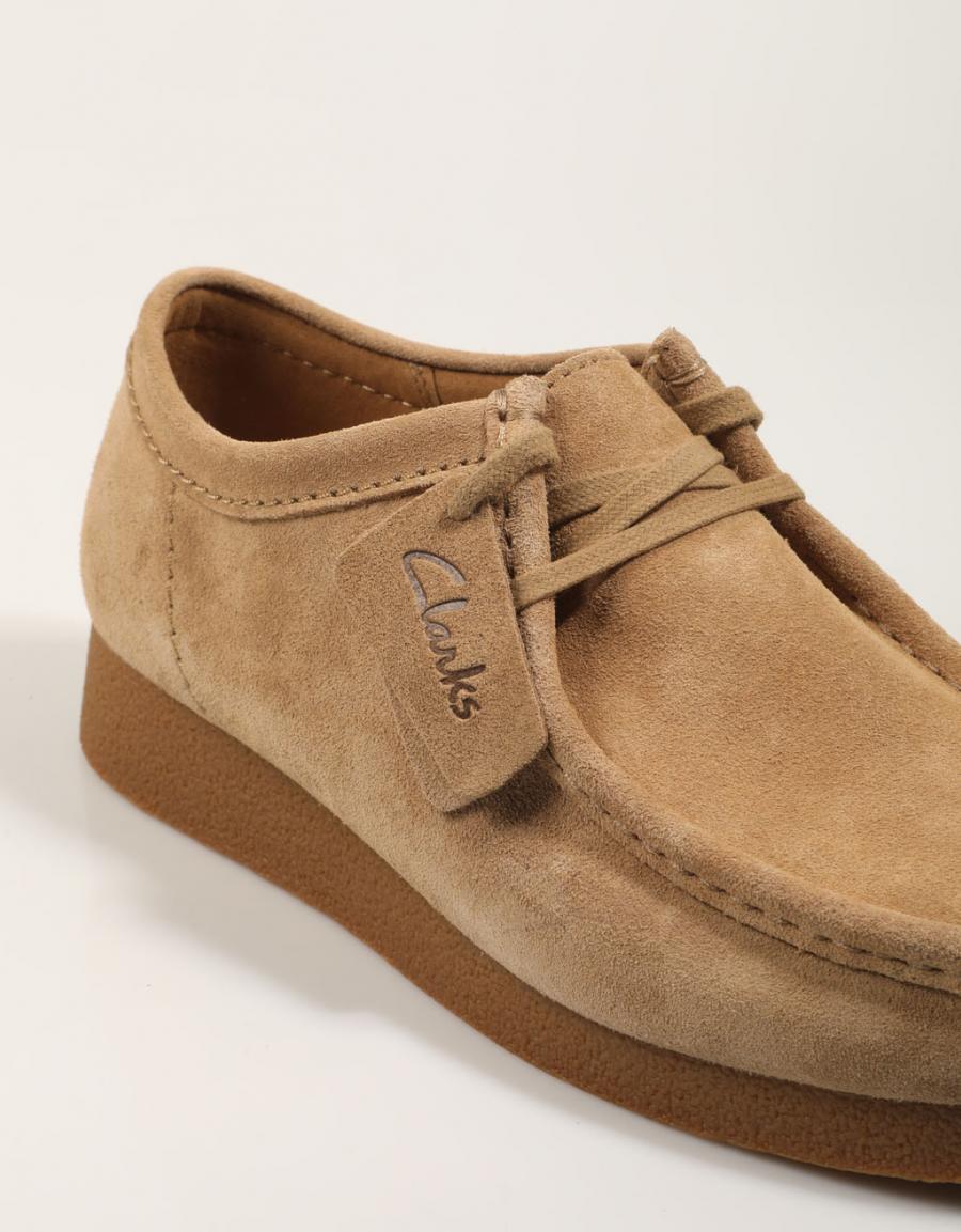 ZAPATOS SPORT CLARKS WALLABEE EVO en color Taupe