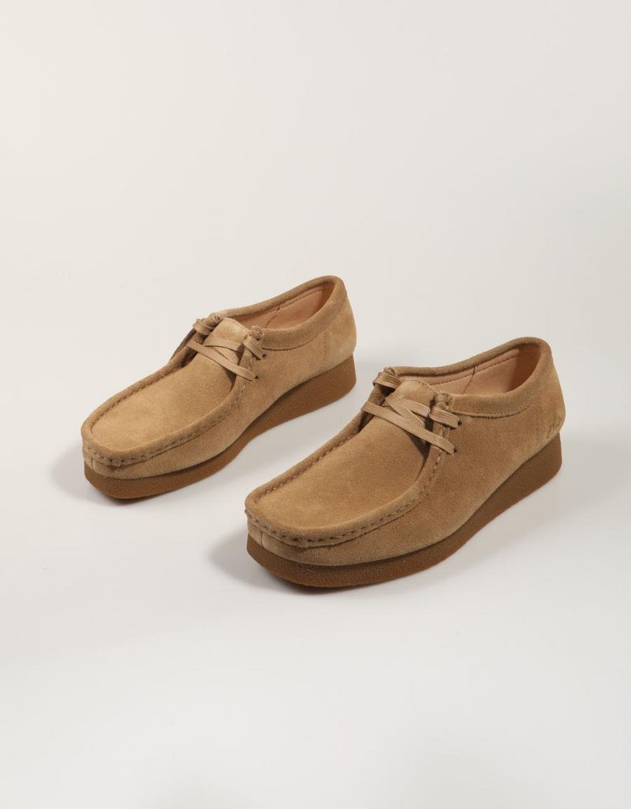 ZAPATOS SPORT CLARKS WALLABEE EVO en color Taupe