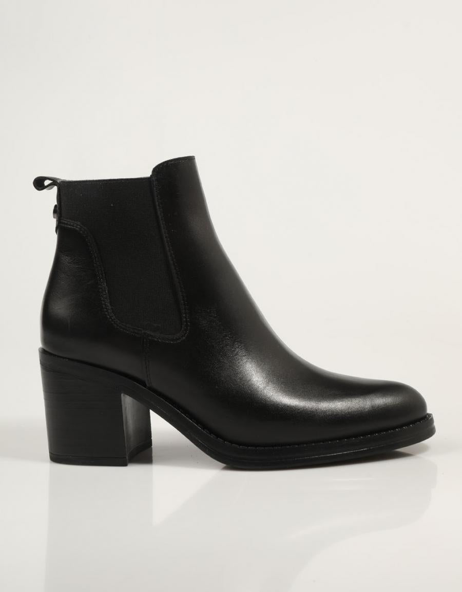 ALPE 2404 17 botas de tornozelo em preto