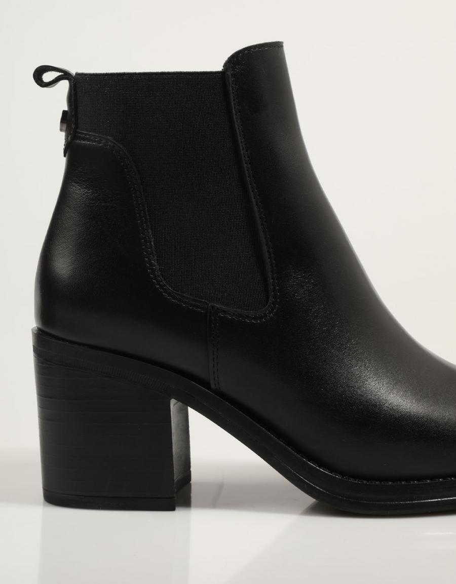 ALPE 2404 17 botas de tornozelo em preto