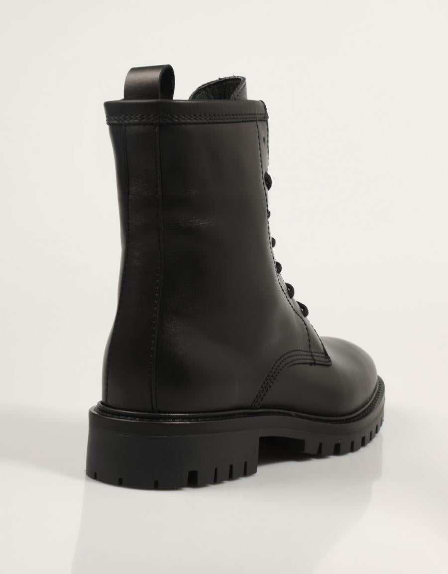 Alpe 2610 17 botas de tornozelo em preto