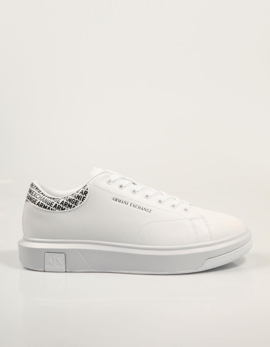 ZAPATILLAS ARMANI EXCHANGE XUX123 en color Blanco