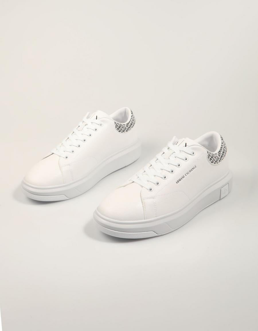 ZAPATILLAS ARMANI EXCHANGE XUX123 en color Blanco