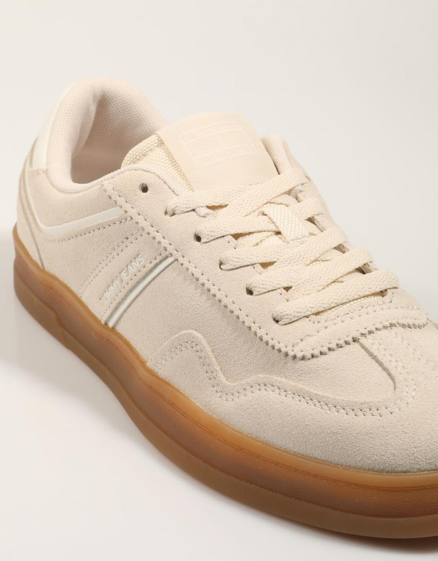 Tommy Hilfiger le scarpe in pelle scamosciata di Greenwich in beige