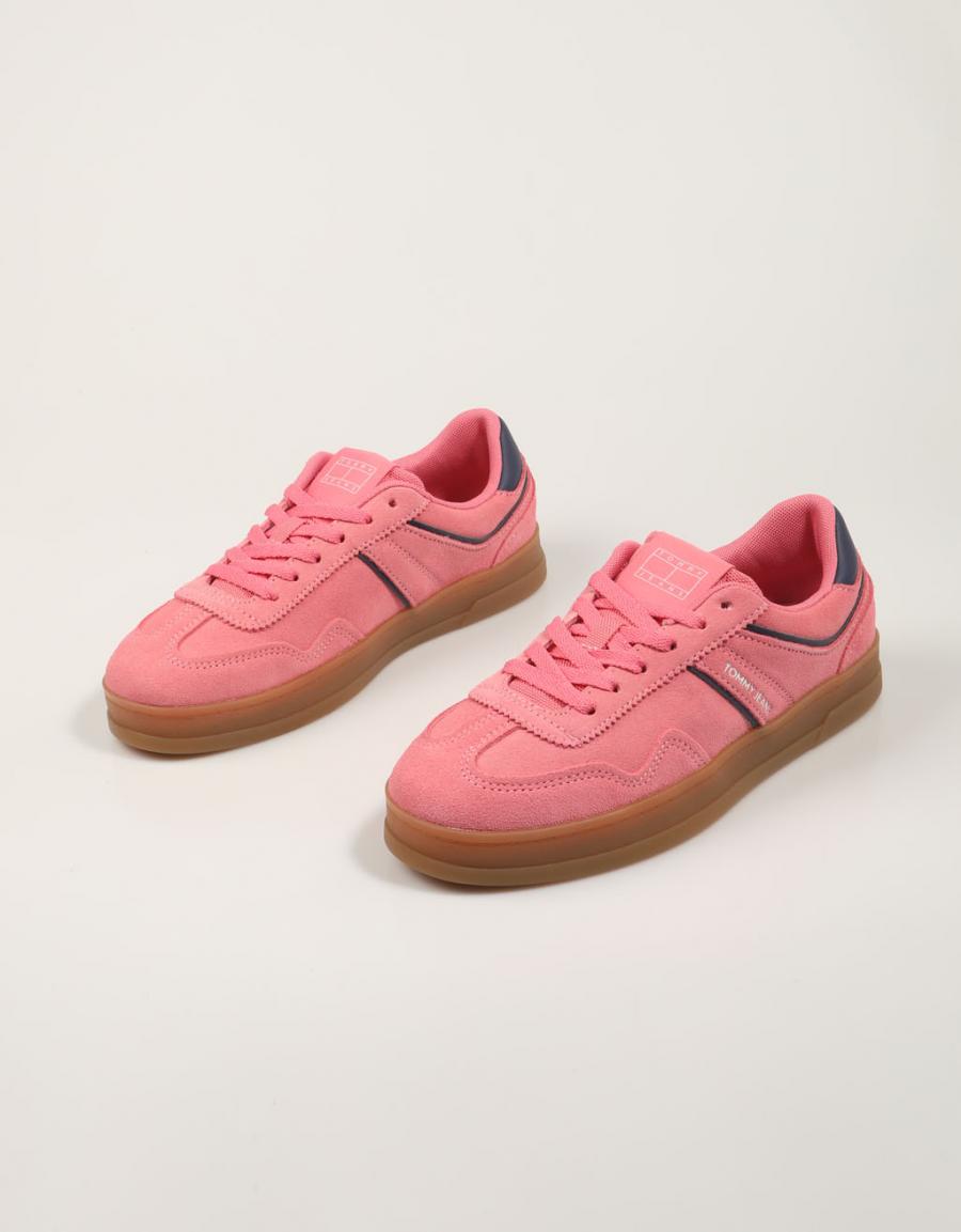 ZAPATILLAS TOMMY HILFIGER THE GREENWICH SUEDE en color Rosa