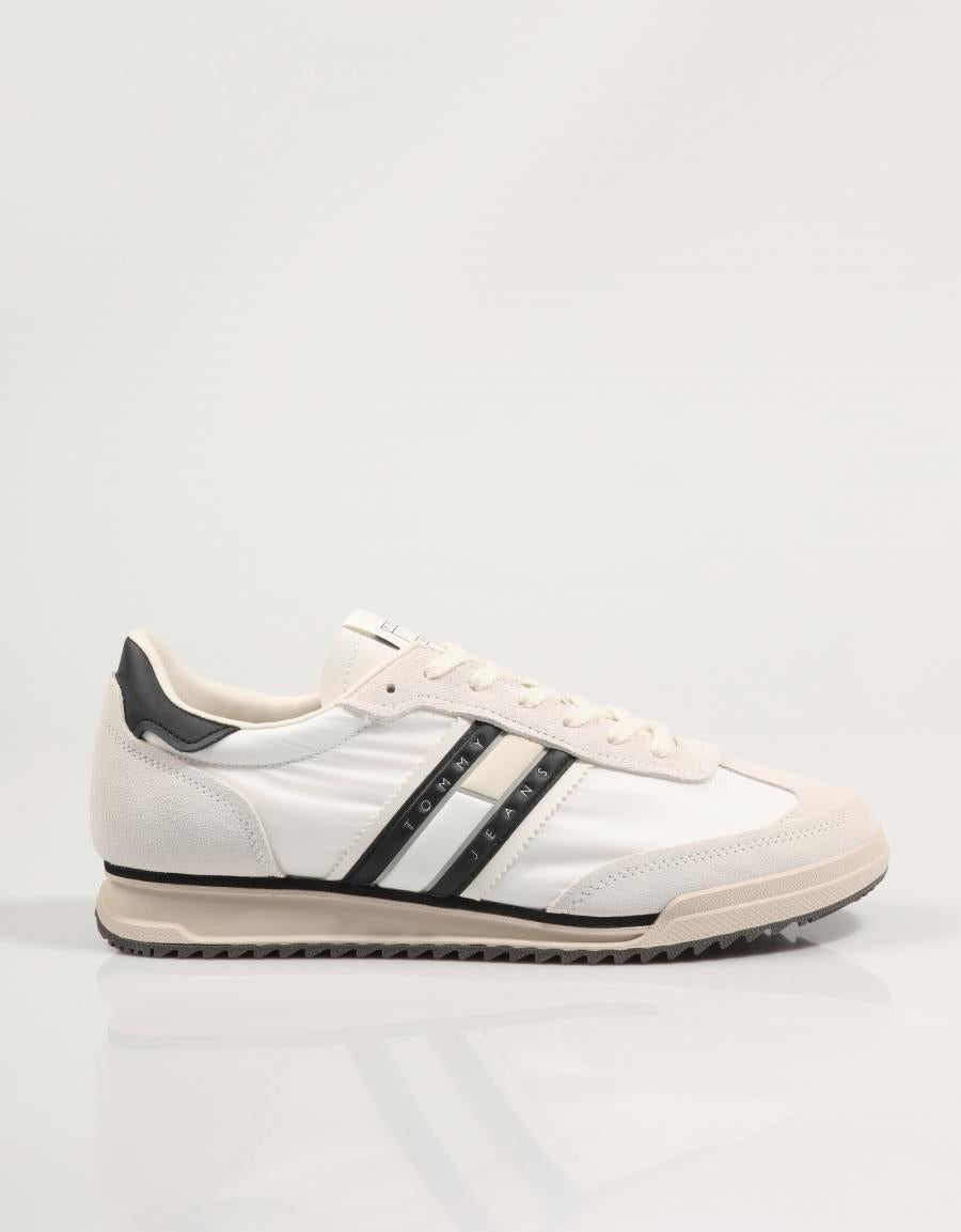 ZAPATILLAS TOMMY HILFIGER ALPHACLEAT TJM RETRO RUNNER CLEA en color Blanco