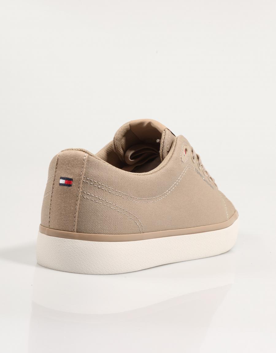 ZAPATILLAS TOMMY HILFIGER TH HI VULC LOW CORE CANVAS en color Beige