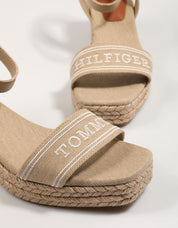 SANDALIAS TOMMY HILFIGER FLAVIA  ESPAD MID en color Beige