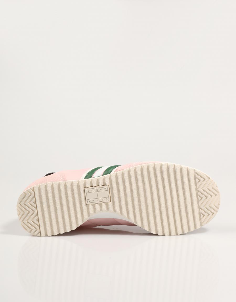 ZAPATILLAS TOMMY HILFIGER ALPHACLEAT TJW RETRO RUNNER CLEA en color Rosa