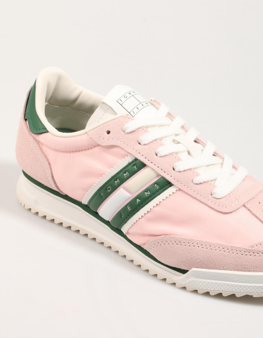 ZAPATILLAS TOMMY HILFIGER ALPHACLEAT TJW RETRO RUNNER CLEA en color Rosa