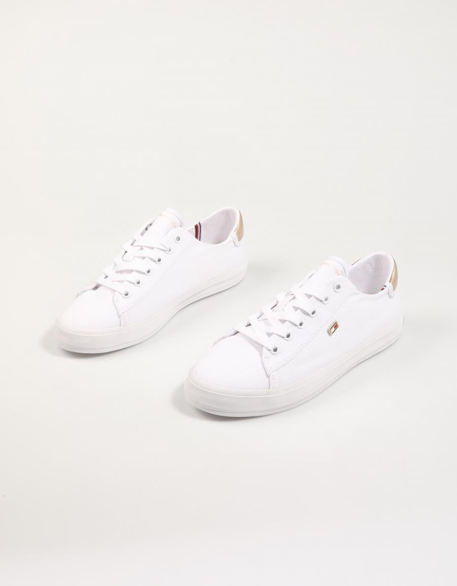 Tommy Hilfiger Foxie IV Vulc Canvas Canvas Lace Sne en blanc