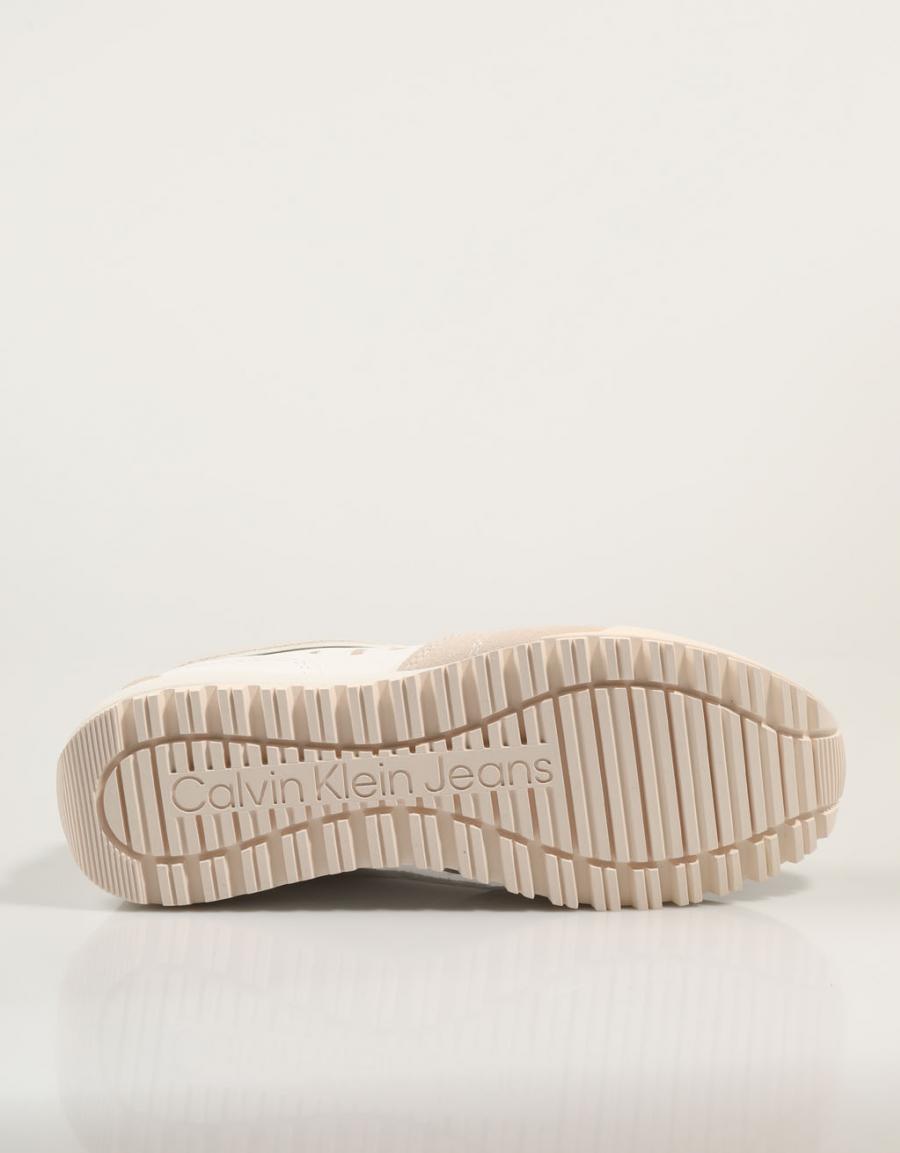 ZAPATILLAS CALVIN KLEIN OSAKA TOOTHY RUNNER IRREGULAR LI en color Blanco