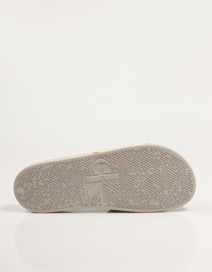 Chanclas Calvin Klein Miami Slide AOP Print en Farbe Beige