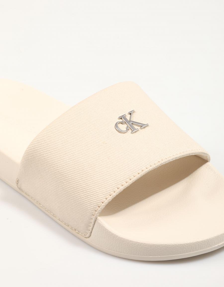 Chanclas Calvin Klein Miami Slide Monogramm Hardware in Farbe Beige