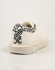 Armani Exchange Xux123 XV534 Sapatos em branco
