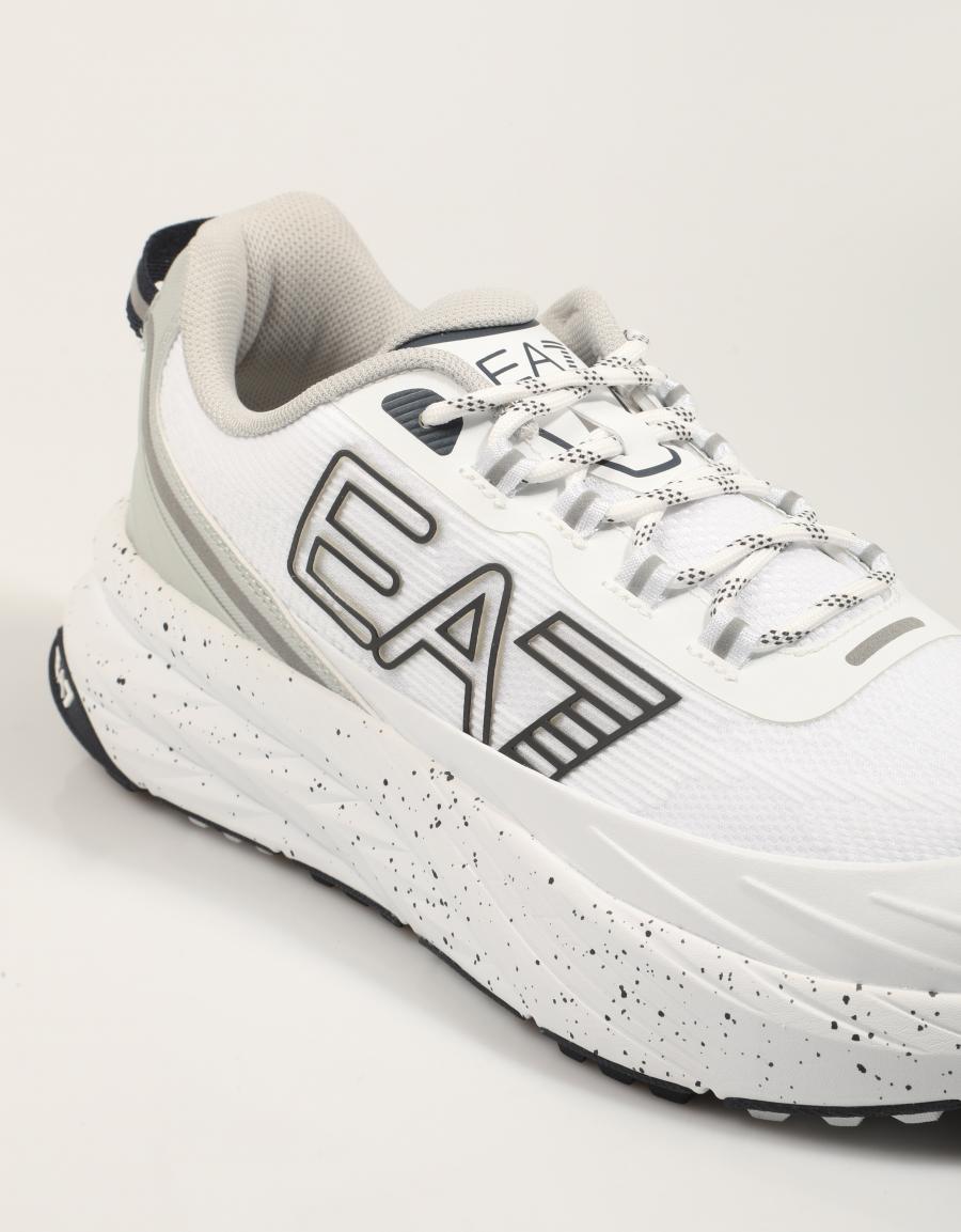 ZAPATILLAS ARMANI EA7 CRUSHER SONIC TRAIL X8X177 XK381 en color Blanco