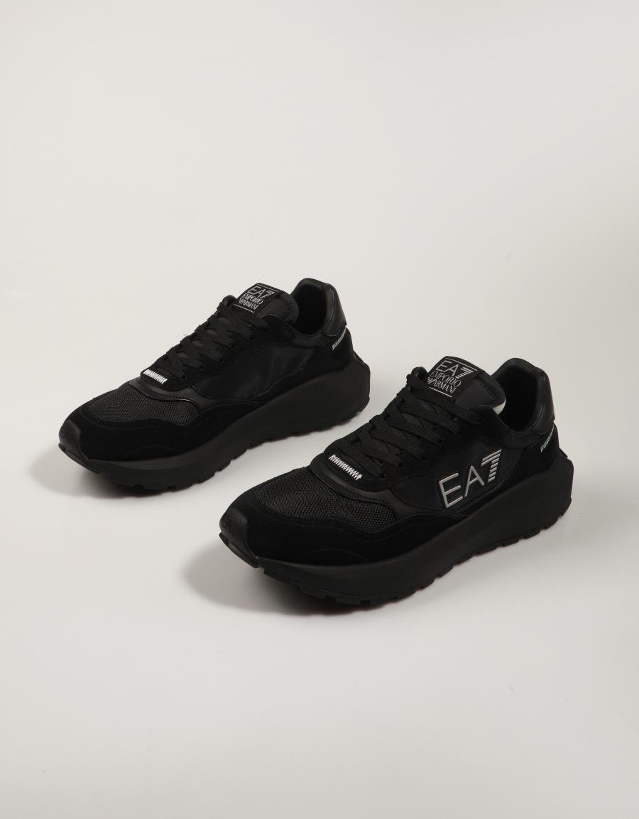 ZAPATILLAS ARMANI EA7 WADER X8X186 XK401 en color Negro