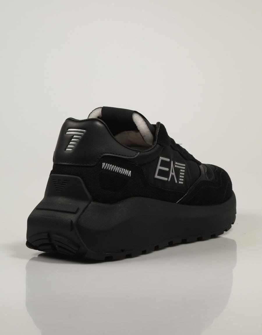ZAPATILLAS ARMANI EA7 WADER X8X186 XK401 en color Negro