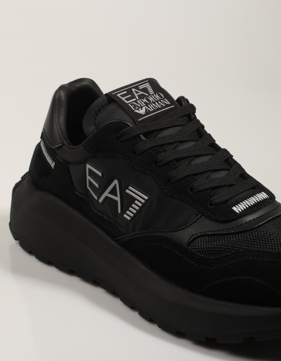 ZAPATILLAS ARMANI EA7 WADER X8X186 XK401 en color Negro