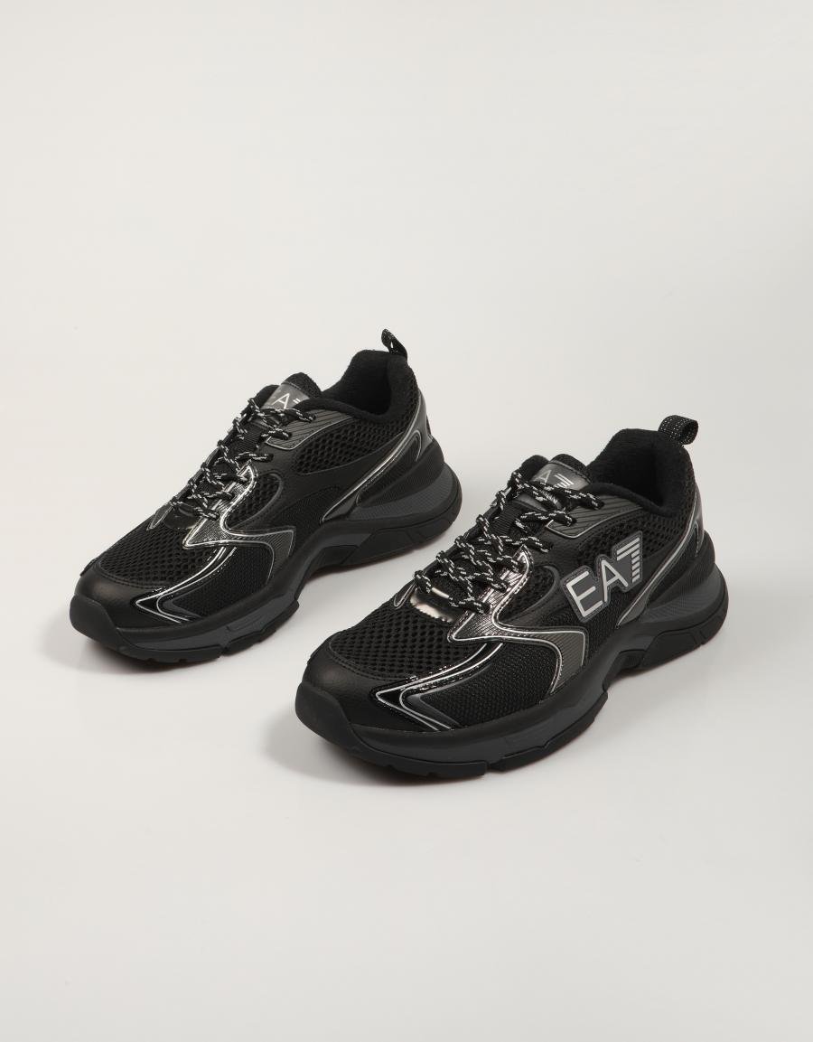 ZAPATILLAS ARMANI EA7 PREDATOR X8X249 XK446 en color Negro