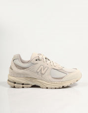 Baskets NEW BALANCE U2002 en couleur beige