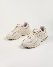 Baskets NEW BALANCE U2002 en couleur beige