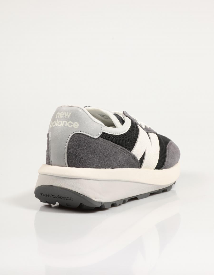 Turnschuhe NEW BALANCE u370 in schwarzer Farbe
