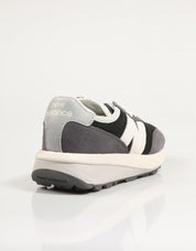 Turnschuhe NEW BALANCE u370 in schwarzer Farbe