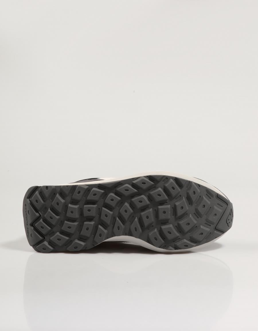 Turnschuhe NEW BALANCE u370 in schwarzer Farbe