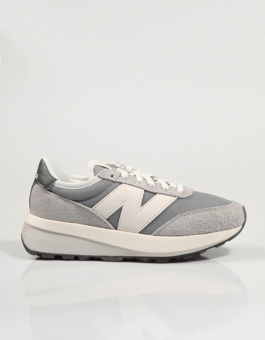 ZAPATILLAS NEW BALANCE U370 en color Gris