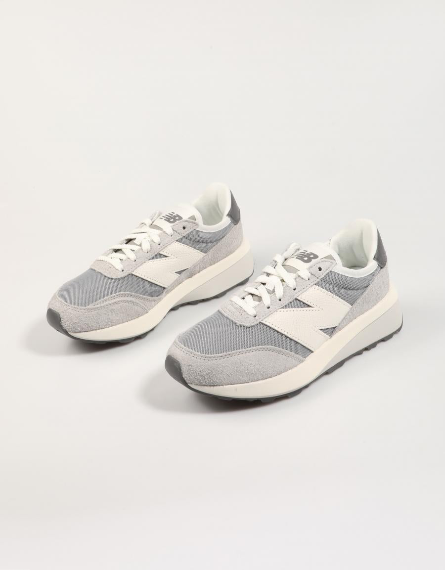 ZAPATILLAS NEW BALANCE U370 en color Gris