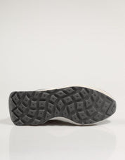 ZAPATILLAS NEW BALANCE U370 en color Gris