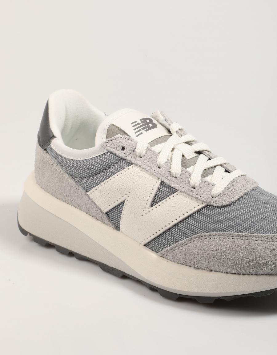 ZAPATILLAS NEW BALANCE U370 en color Gris