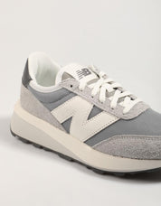 ZAPATILLAS NEW BALANCE U370 en color Gris