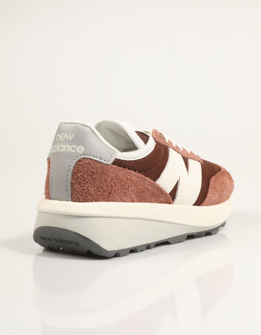 ZAPATILLAS NEW BALANCE U370 en color Burdeos
