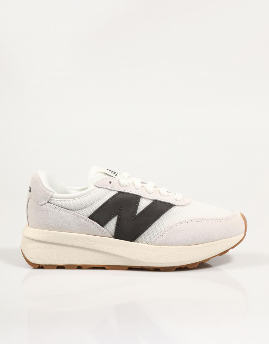 ZAPATILLAS NEW BALANCE U370 en color Blanco
