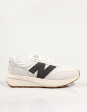 ZAPATILLAS NEW BALANCE U370 en color Blanco