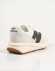 ZAPATILLAS NEW BALANCE U370 en color Blanco