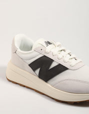 ZAPATILLAS NEW BALANCE U370 en color Blanco