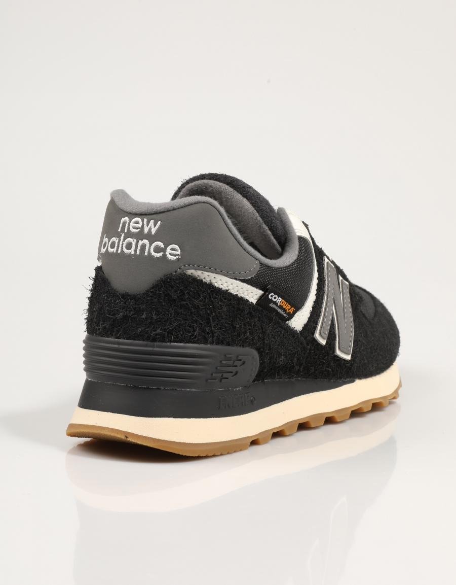 ZAPATILLAS NEW BALANCE U574 en color Negro