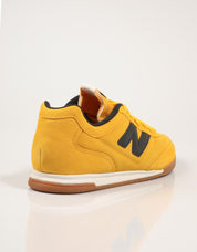 ZAPATILLAS NEW BALANCE URC42 en color Amarillo