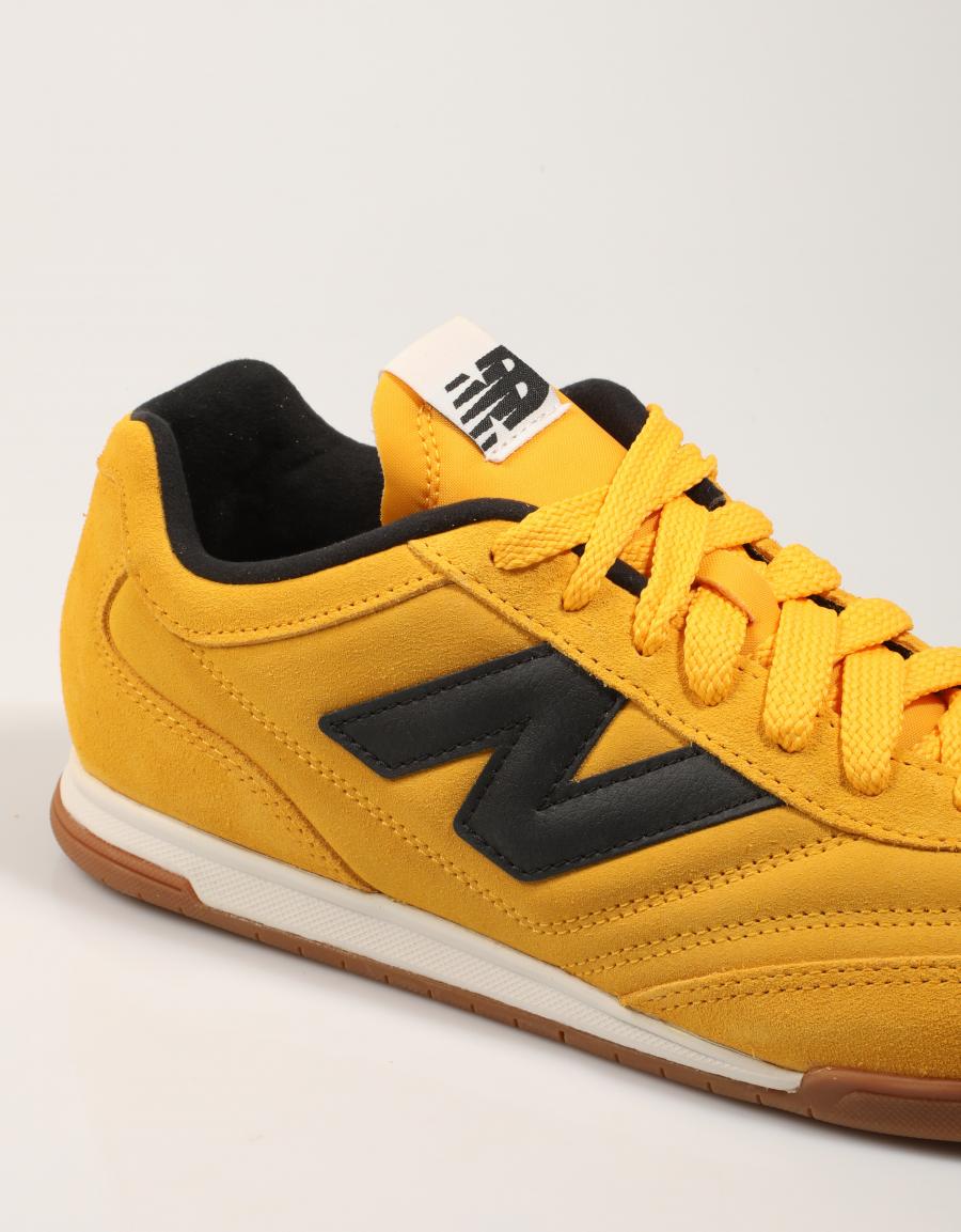 ZAPATILLAS NEW BALANCE URC42 en color Amarillo