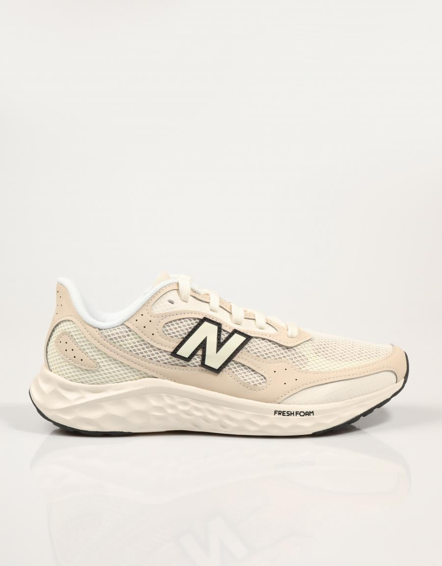 ZAPATILLAS NEW BALANCE MARIS ARISHI V4 en color Beige
