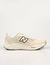 ZAPATILLAS NEW BALANCE MARIS ARISHI V4 en color Beige