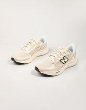 ZAPATILLAS NEW BALANCE MARIS ARISHI V4 en color Beige