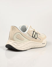 ZAPATILLAS NEW BALANCE MARIS ARISHI V4 en color Beige