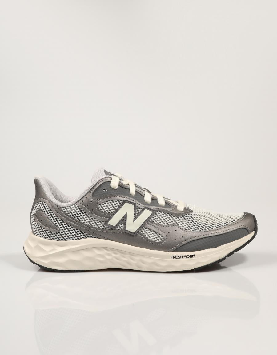 ZAPATILLAS NEW BALANCE MARIS ARISHI V4 en color Gris