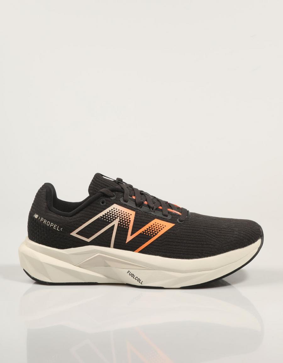 Sneakers NEW BALANCE MFCPRC Propel V5 in Schwarz