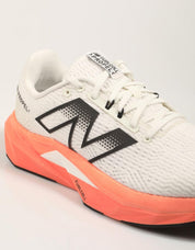 Sneakers NEW BALANCE MFCPRC Propel V5 em branco