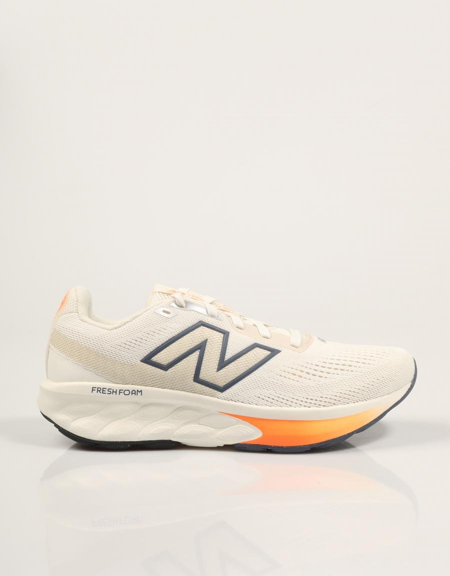 ZAPATILLAS NEW BALANCE W520L en color Blanco